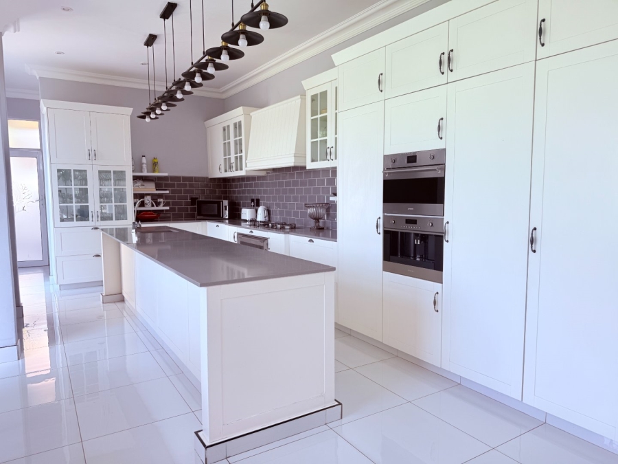 5 Bedroom Property for Sale in Blue Valley Golf Estate Gauteng
