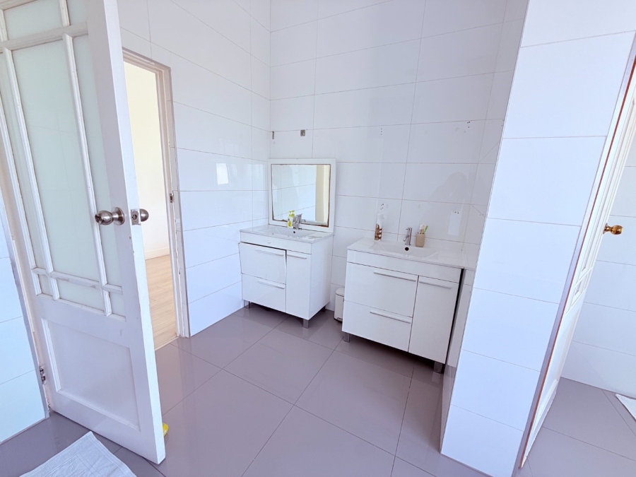 5 Bedroom Property for Sale in Blue Valley Golf Estate Gauteng