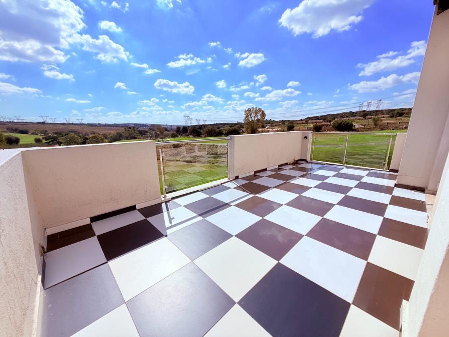 5 Bedroom Property for Sale in Blue Valley Golf Estate Gauteng