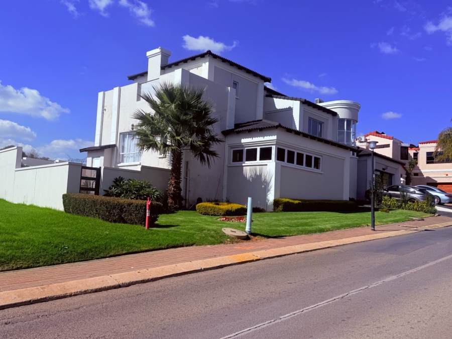 5 Bedroom Property for Sale in Blue Valley Golf Estate Gauteng