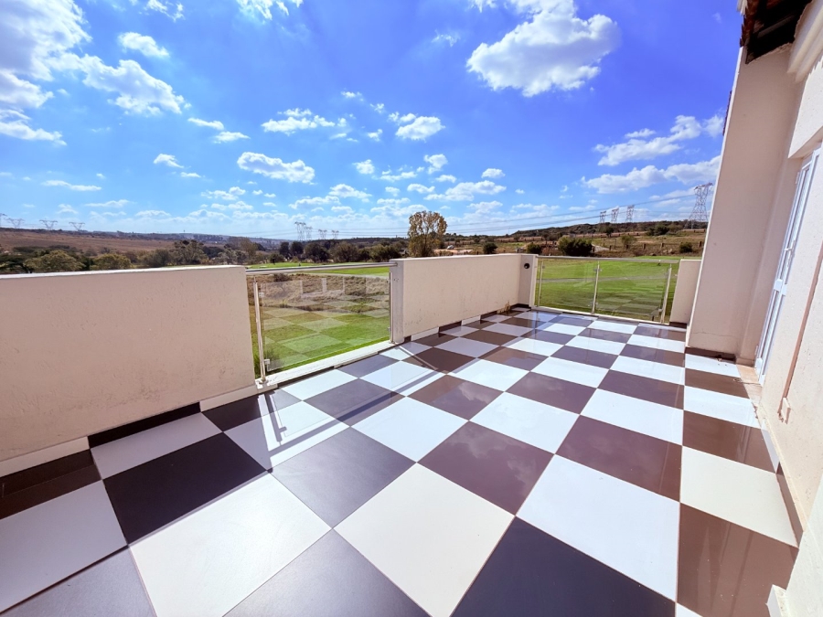 5 Bedroom Property for Sale in Blue Valley Golf Estate Gauteng