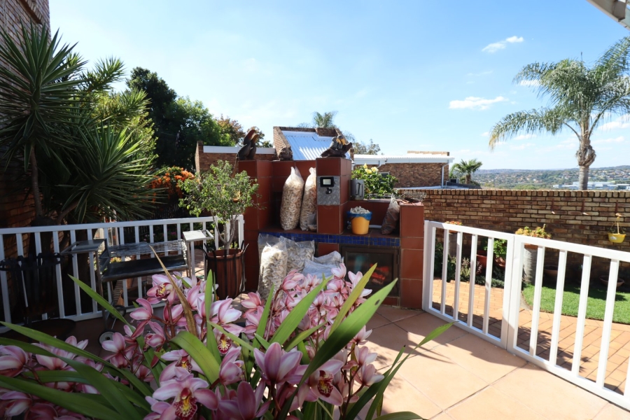 4 Bedroom Property for Sale in Moreleta Park Gauteng
