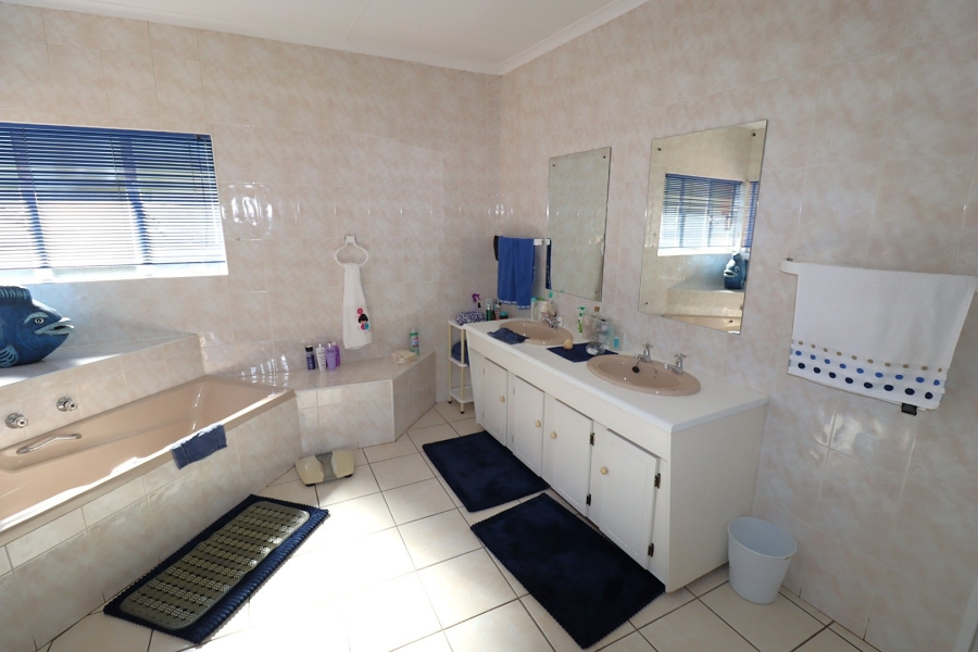 4 Bedroom Property for Sale in Moreleta Park Gauteng