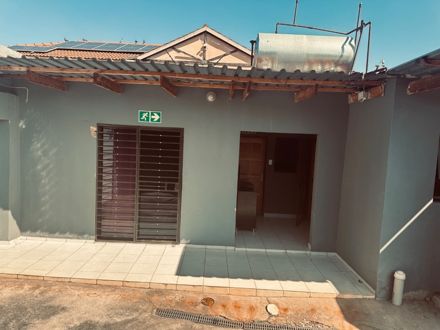 9 Bedroom Property for Sale in Tladi Gauteng