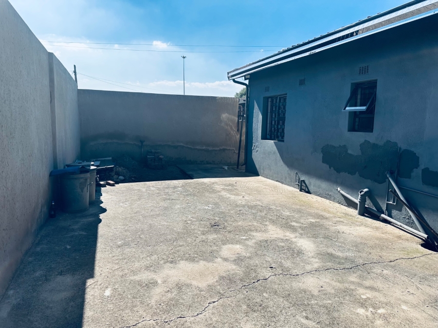 9 Bedroom Property for Sale in Tladi Gauteng