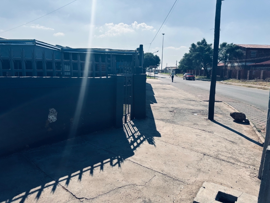 9 Bedroom Property for Sale in Tladi Gauteng