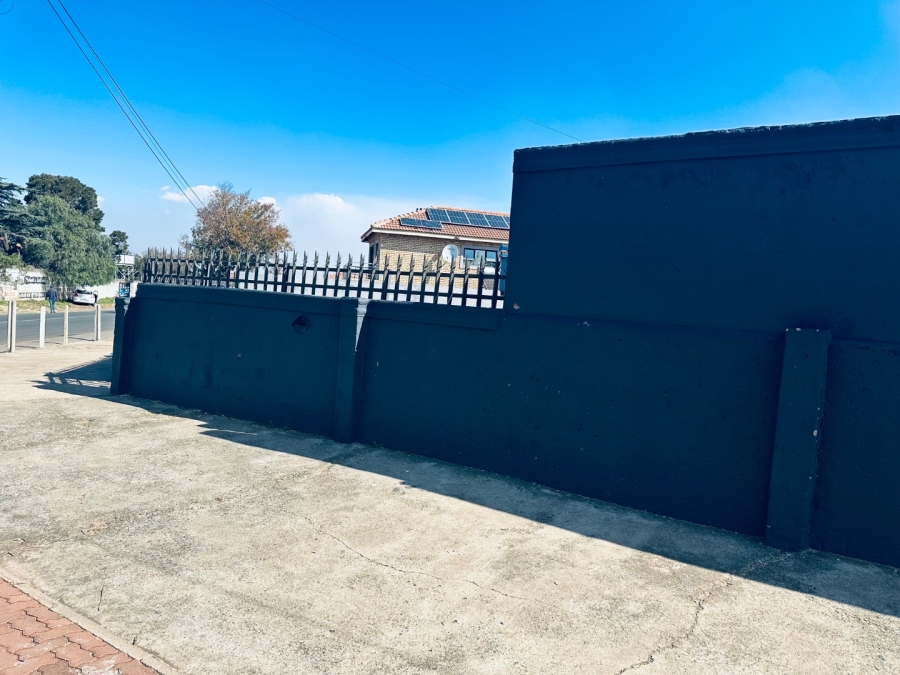 9 Bedroom Property for Sale in Tladi Gauteng