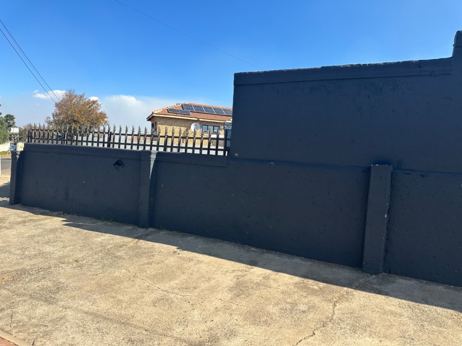 9 Bedroom Property for Sale in Tladi Gauteng