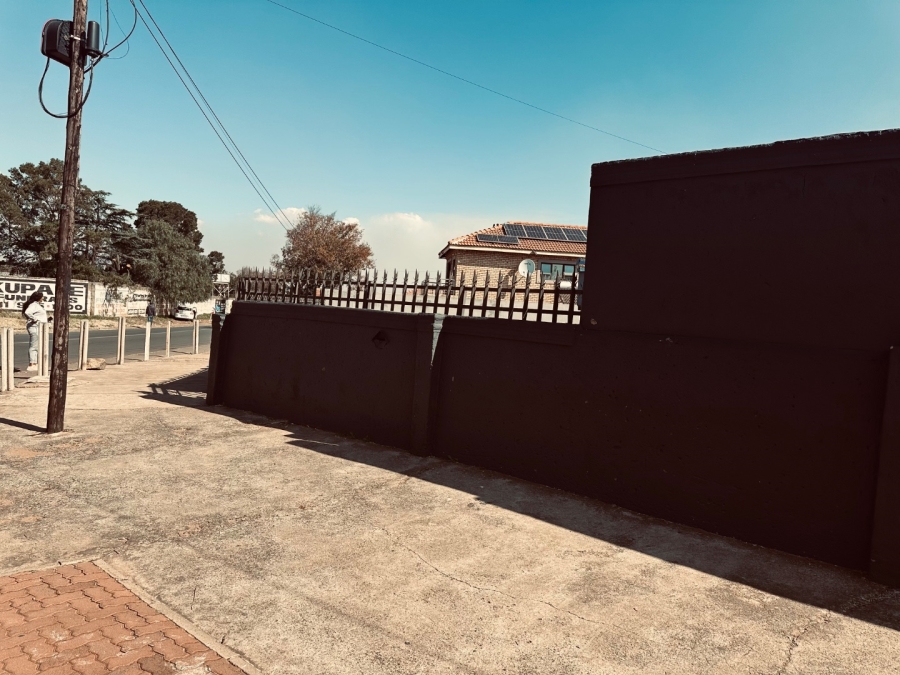 9 Bedroom Property for Sale in Tladi Gauteng