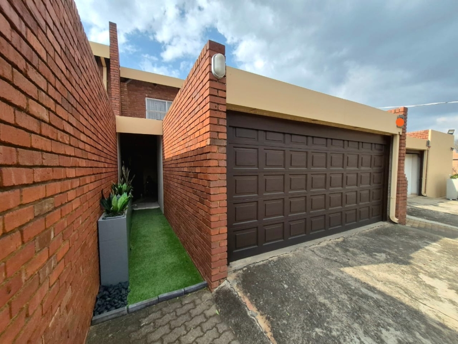 3 Bedroom Property for Sale in Elardus Park Gauteng