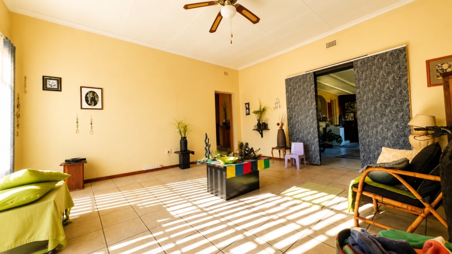 5 Bedroom Property for Sale in Flora Gardens Gauteng