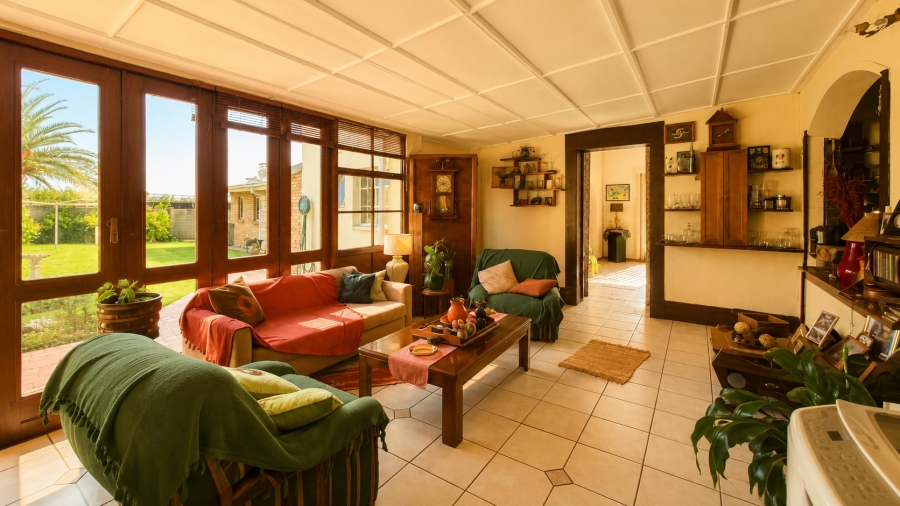 5 Bedroom Property for Sale in Flora Gardens Gauteng