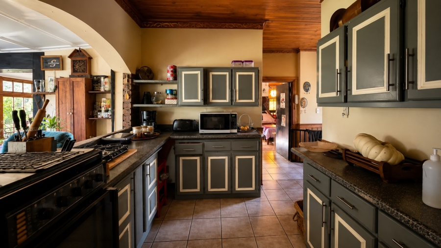 5 Bedroom Property for Sale in Flora Gardens Gauteng