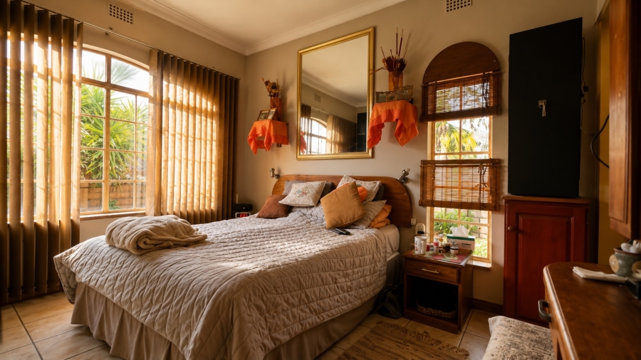 5 Bedroom Property for Sale in Flora Gardens Gauteng