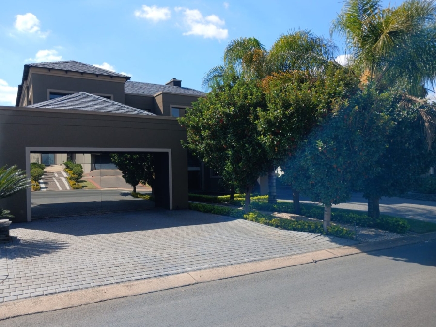 5 Bedroom Property for Sale in Blue Valley Golf Estate Gauteng