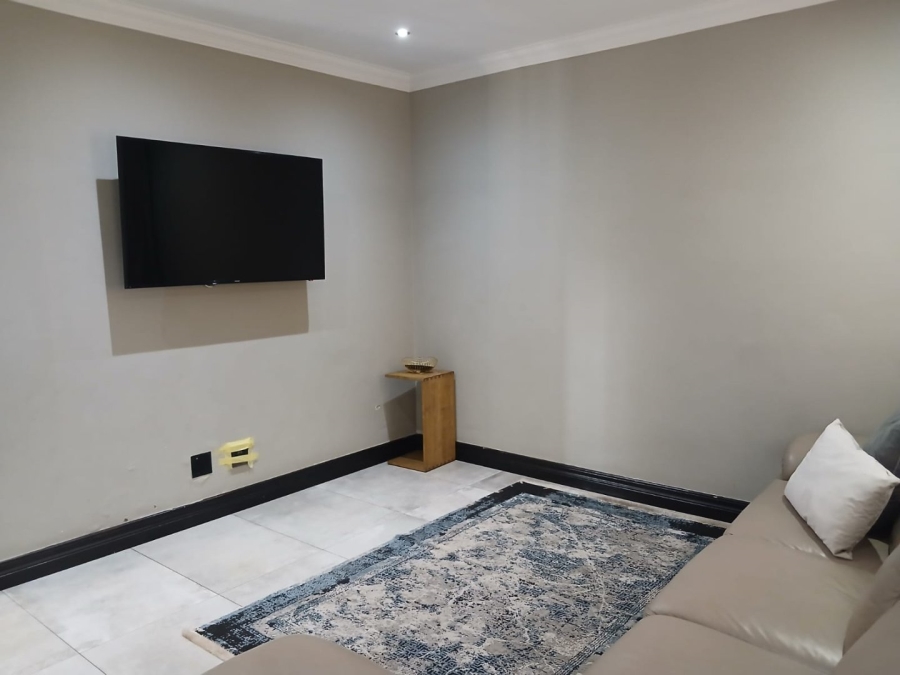 5 Bedroom Property for Sale in Blue Valley Golf Estate Gauteng