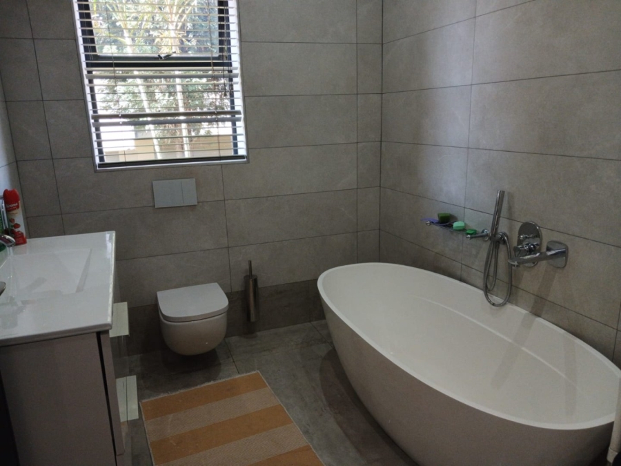 5 Bedroom Property for Sale in Blue Valley Golf Estate Gauteng