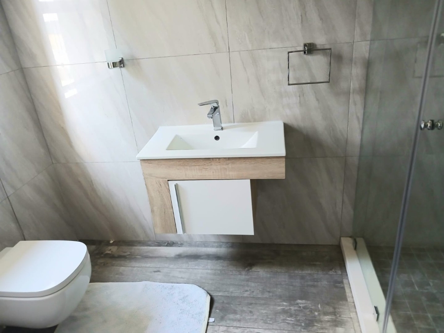 5 Bedroom Property for Sale in Blue Valley Golf Estate Gauteng