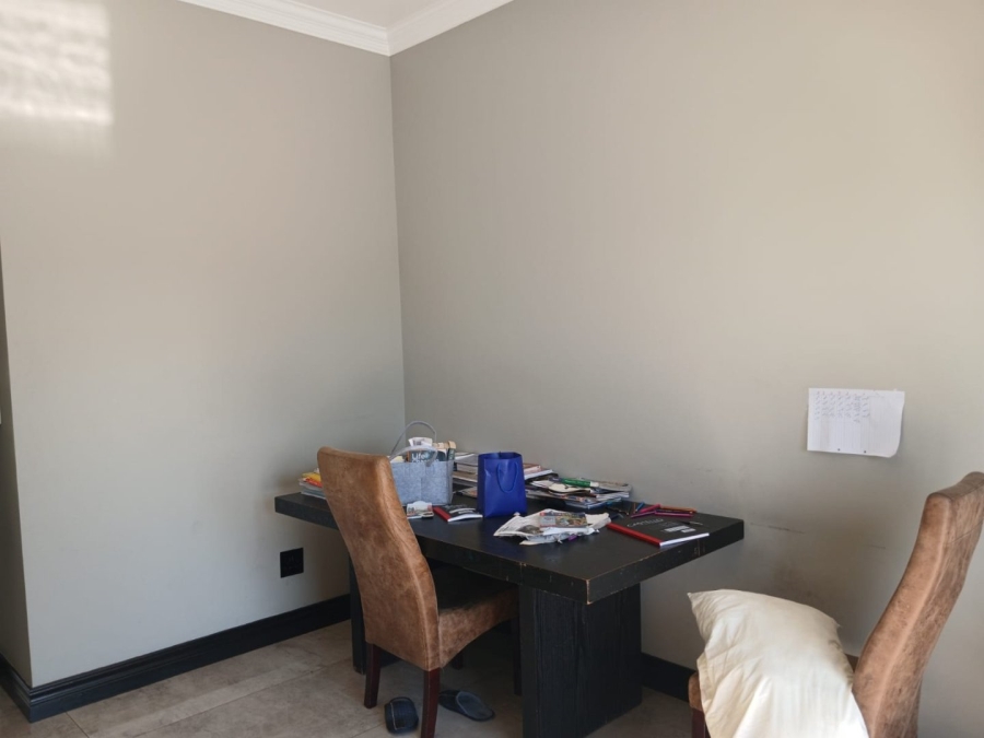 5 Bedroom Property for Sale in Blue Valley Golf Estate Gauteng