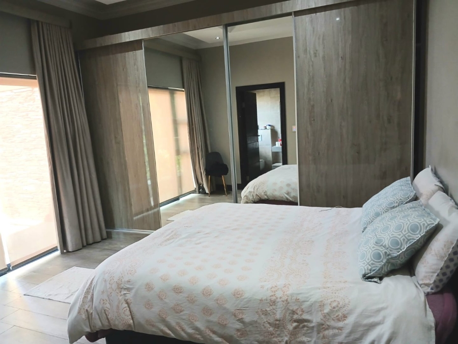 5 Bedroom Property for Sale in Blue Valley Golf Estate Gauteng