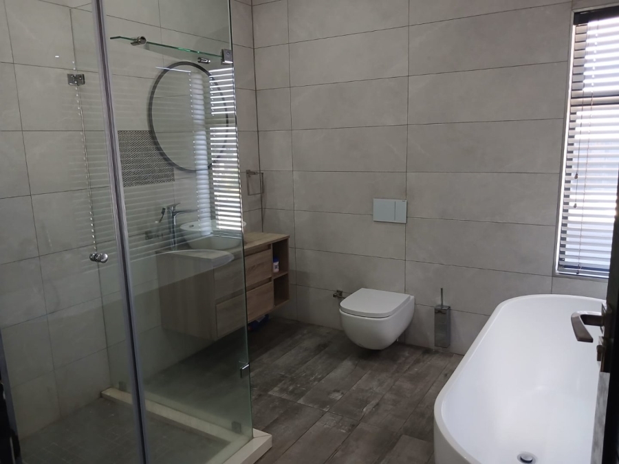 5 Bedroom Property for Sale in Blue Valley Golf Estate Gauteng