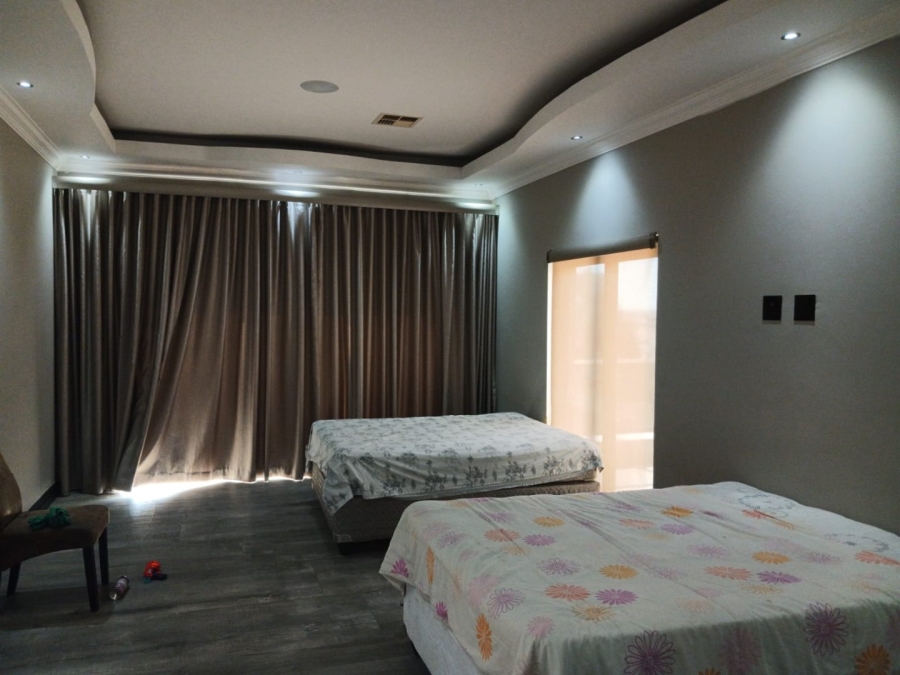 5 Bedroom Property for Sale in Blue Valley Golf Estate Gauteng
