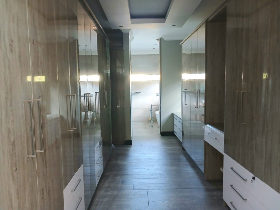 5 Bedroom Property for Sale in Blue Valley Golf Estate Gauteng