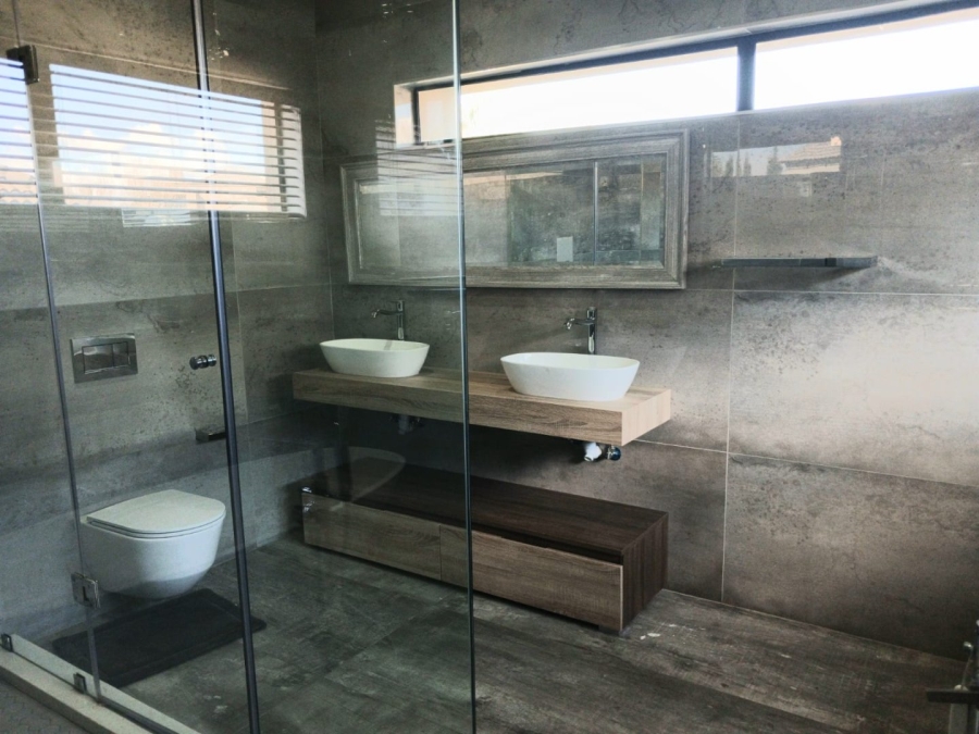 5 Bedroom Property for Sale in Blue Valley Golf Estate Gauteng