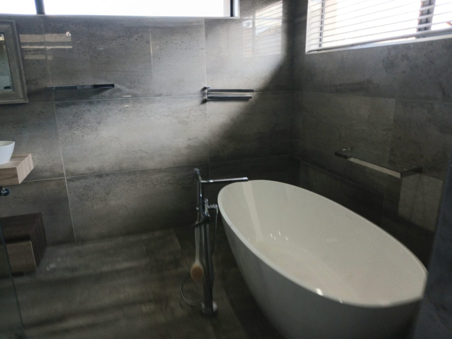 5 Bedroom Property for Sale in Blue Valley Golf Estate Gauteng