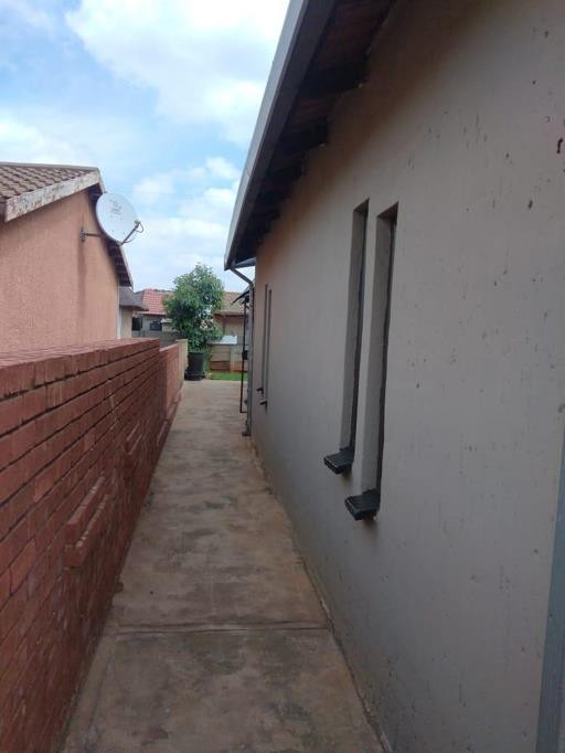3 Bedroom Property for Sale in Moleleki Gauteng