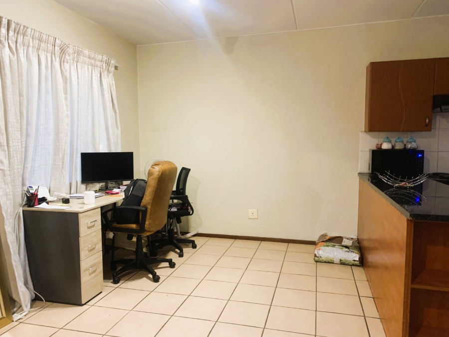 To Let 2 Bedroom Property for Rent in Halfway Gardens Gauteng