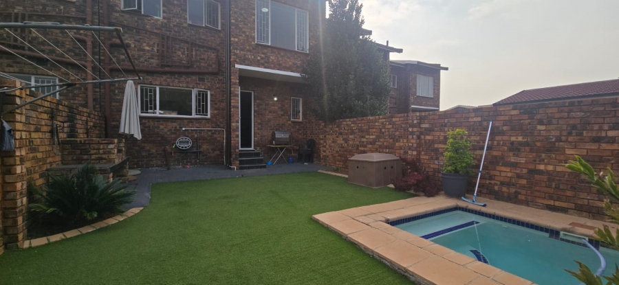 3 Bedroom Property for Sale in Brackenhurst Gauteng