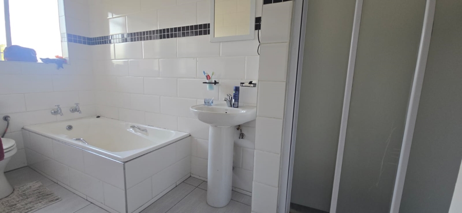 3 Bedroom Property for Sale in Brackenhurst Gauteng