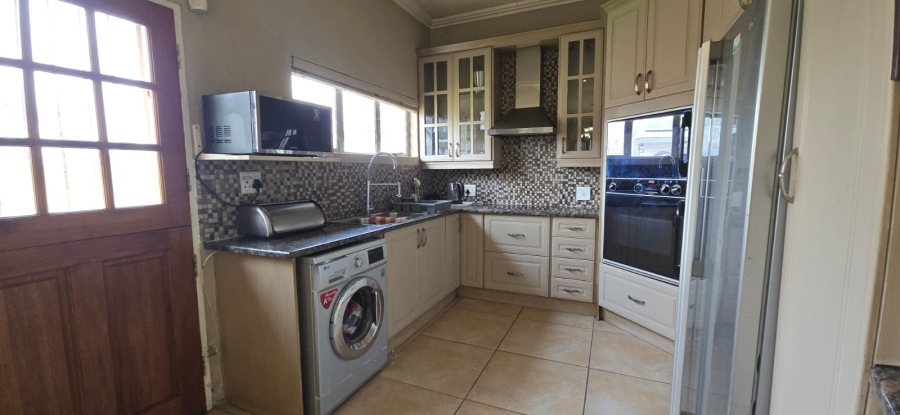 4 Bedroom Property for Sale in Brackendowns Gauteng