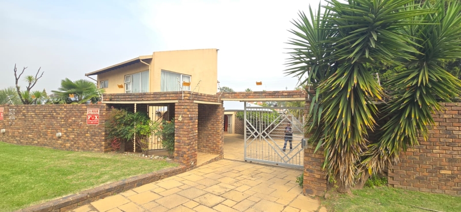 4 Bedroom Property for Sale in Brackendowns Gauteng