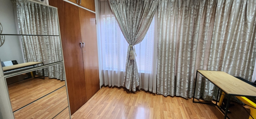 5 Bedroom Property for Sale in Erasmia Gauteng
