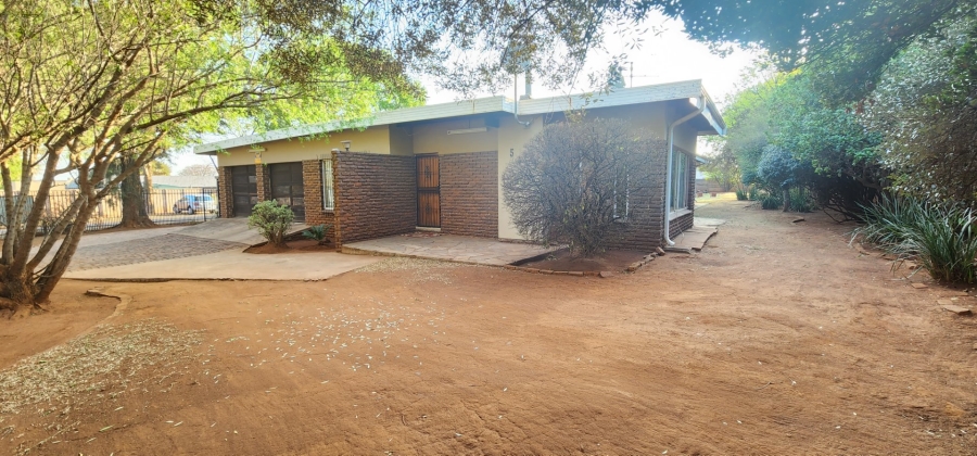 5 Bedroom Property for Sale in Erasmia Gauteng