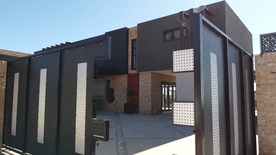  Bedroom Property for Sale in Noordheuwel Gauteng