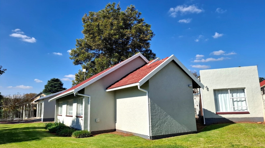  Bedroom Property for Sale in Rhodesfield Gauteng