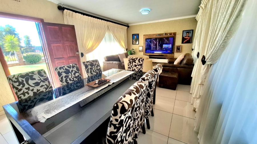  Bedroom Property for Sale in Rhodesfield Gauteng