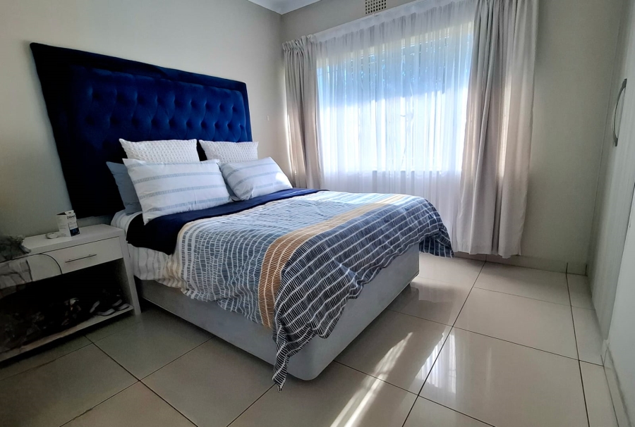  Bedroom Property for Sale in Rhodesfield Gauteng