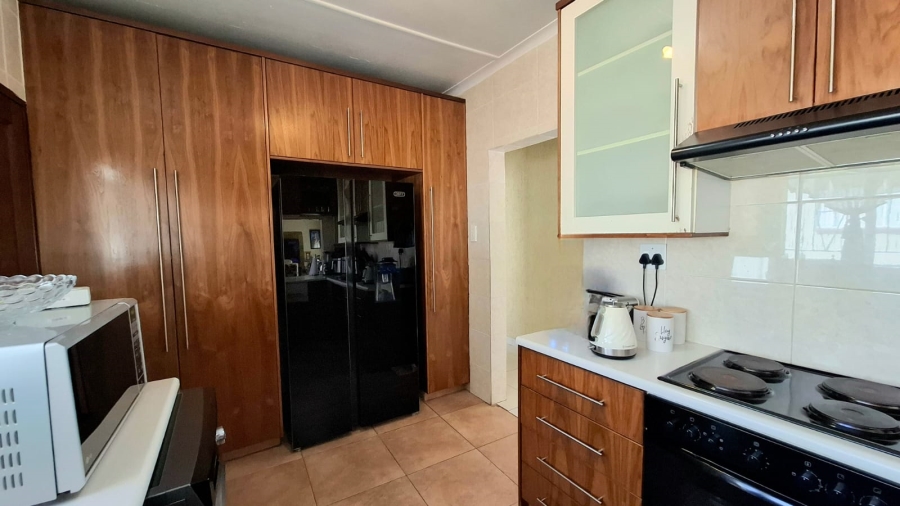  Bedroom Property for Sale in Rhodesfield Gauteng
