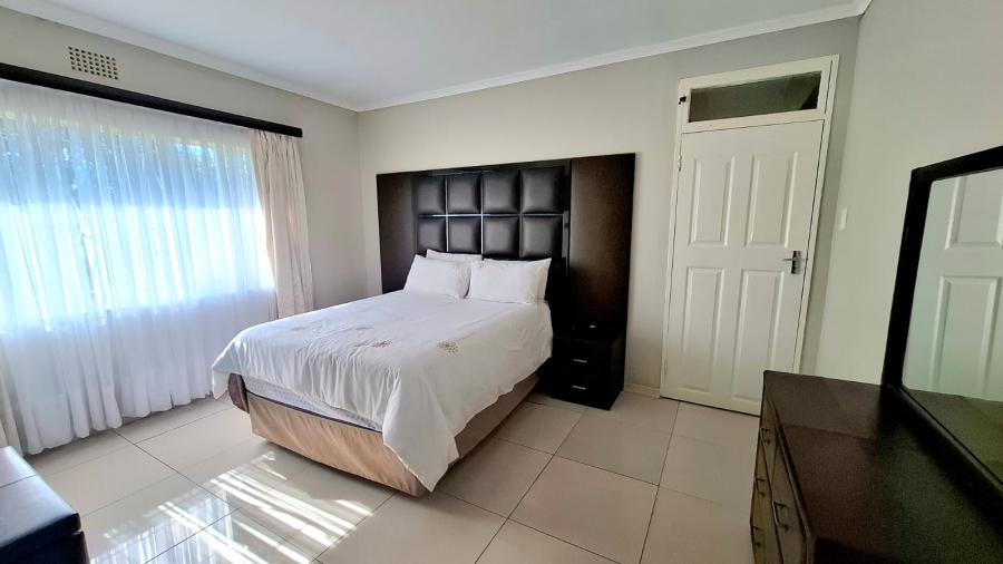  Bedroom Property for Sale in Rhodesfield Gauteng