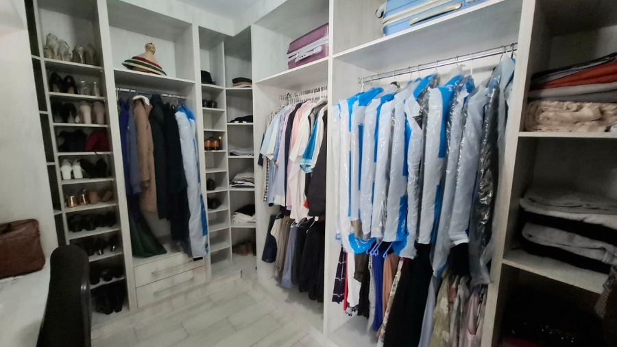  Bedroom Property for Sale in Rhodesfield Gauteng