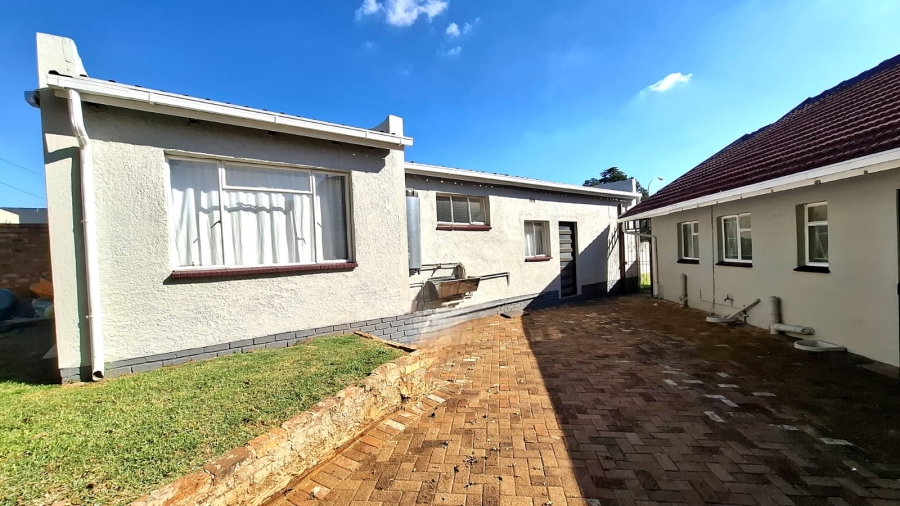  Bedroom Property for Sale in Rhodesfield Gauteng