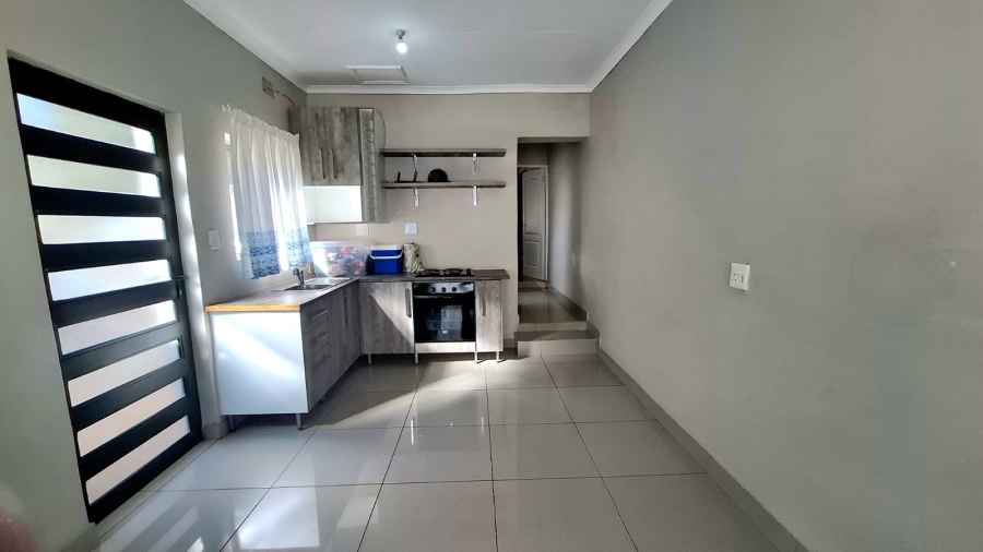  Bedroom Property for Sale in Rhodesfield Gauteng
