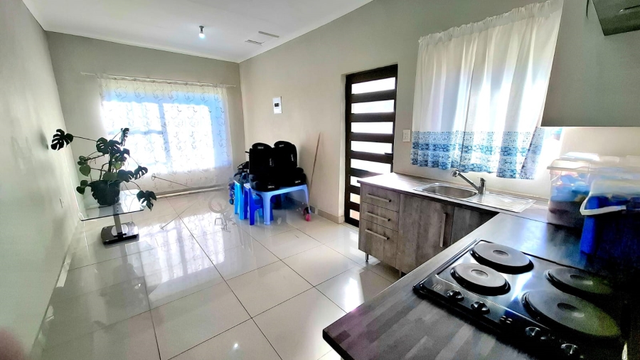  Bedroom Property for Sale in Rhodesfield Gauteng