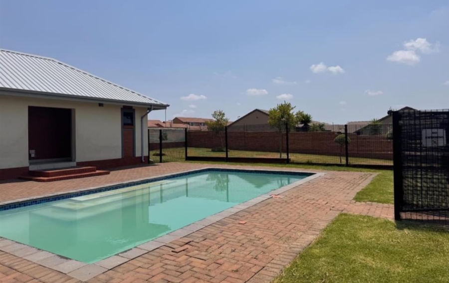To Let 2 Bedroom Property for Rent in Sagewood Gauteng