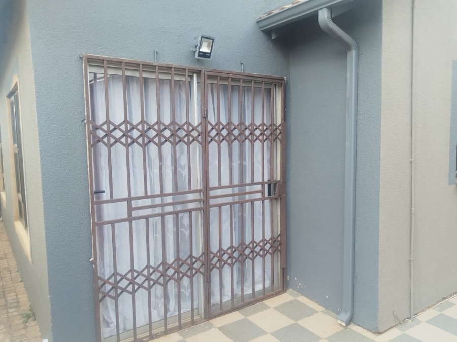 2 Bedroom Property for Sale in Soshanguve East Ext 4 Gauteng