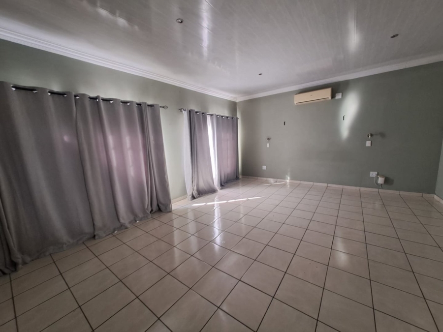 4 Bedroom Property for Sale in Vanderbijlpark SE 6 Gauteng